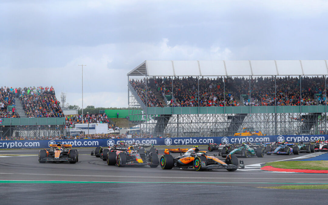 A Silverstone vince Verstappen, Norris e Hamilton sul podio